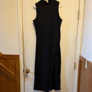 Sleeveless Black Ribbed Maxi Dress with High Neckline